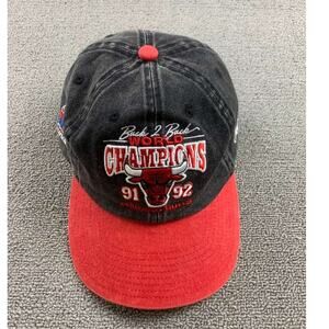 Mitchell & Ness HWC CHICAGO BULLS Back to Back World Champions Buckle Strap Cap